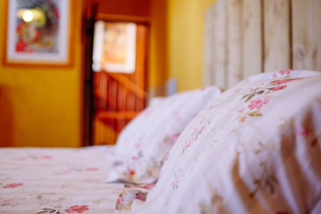 Le Poujastou Bed and Breakfast Juzet-de-Luchon Eksteriør billede